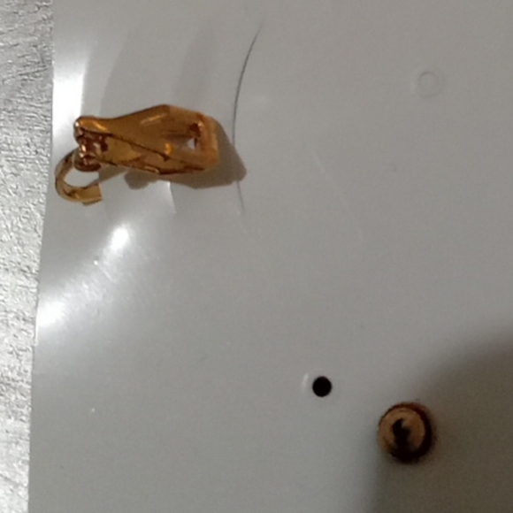 Earrings  letters gold color cute Goin up the ear left ear Linda - Picture 3 of 3